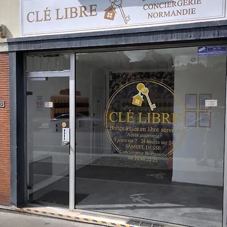 Au Pied De La Gare Et De Les Transports * Caen